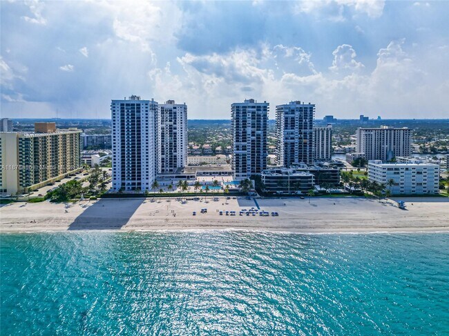 2201 S Ocean Dr in Hollywood, FL - Building Photo - Building Photo