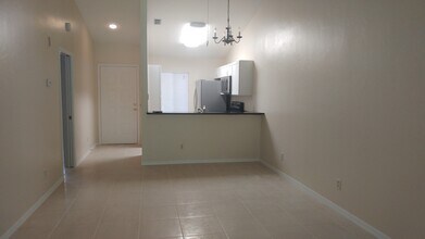 5857 Rattlesnake Hammock Rd, Unit AugustaWoods202 in Naples, FL - Building Photo - Building Photo