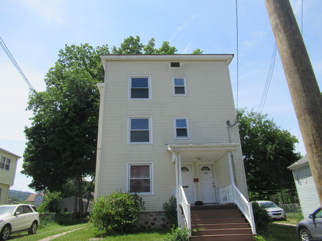 119 Tulip St in Bristol, CT - Foto de edificio - Building Photo