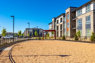 Fieldhouse in Thornton, CO - Foto de edificio - Building Photo