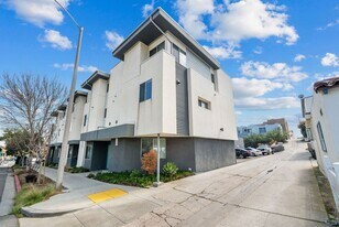 2189 Catalina Blvd in San Diego, CA - Building Photo