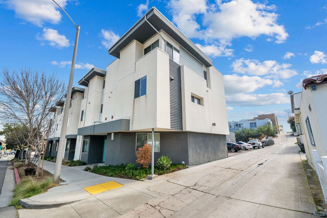 2189 Catalina Blvd-Unit -3-106 in San Diego, CA - Building Photo