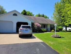 W5851 Hearthstone Dr in Appleton, WI - Foto de edificio - Building Photo