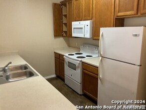 10802 Mathom Landing in Universal City, TX - Building Photo - Building Photo