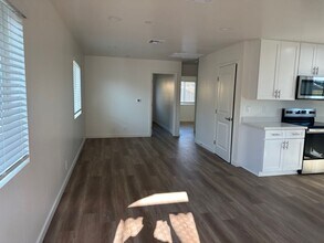 928 W Perdew Ave in Ridgecrest, CA - Building Photo - Building Photo