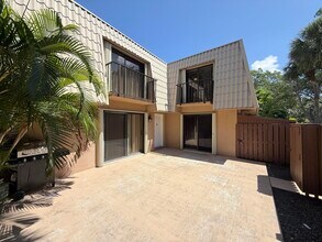 5741 57th Way in West Palm Beach, FL - Building Photo - Building Photo