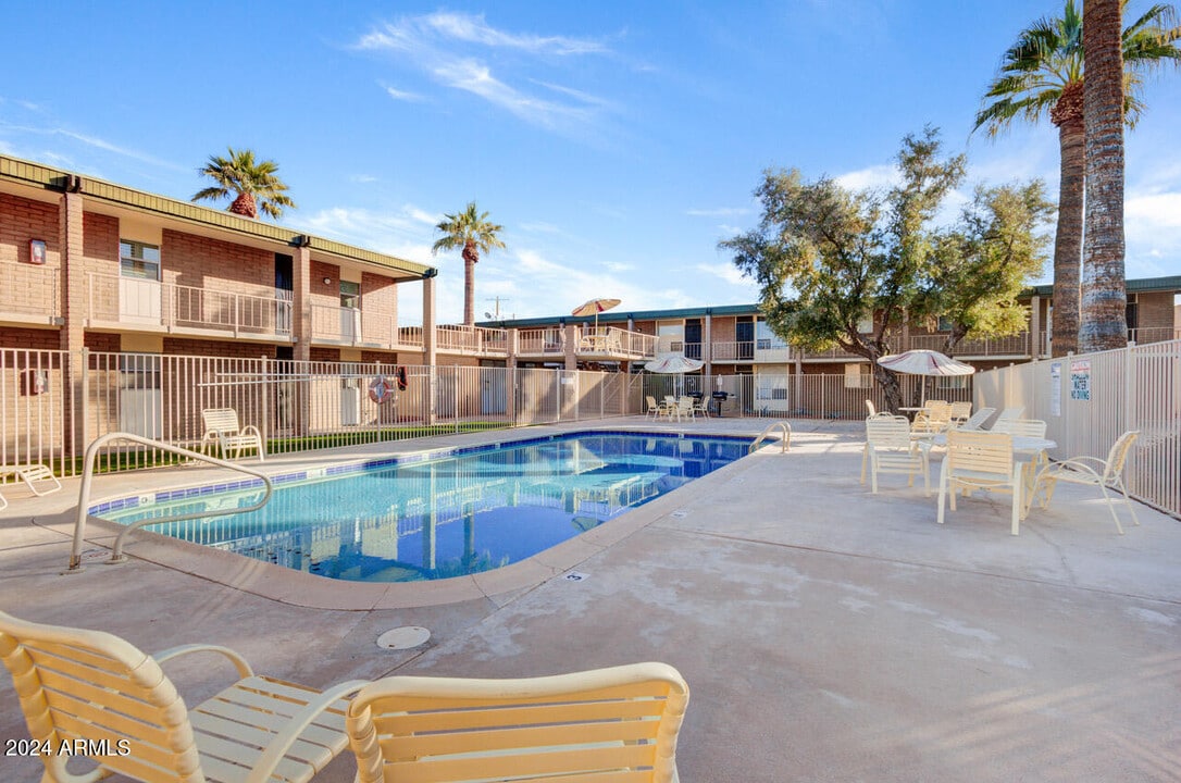 3737 E Turney Ave in Phoenix, AZ - Building Photo