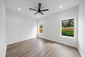 8402 Double-Unit -B in Houston, TX - Building Photo - Building Photo