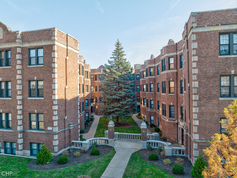 2213 Ridge Ave in Evanston, IL - Building Photo