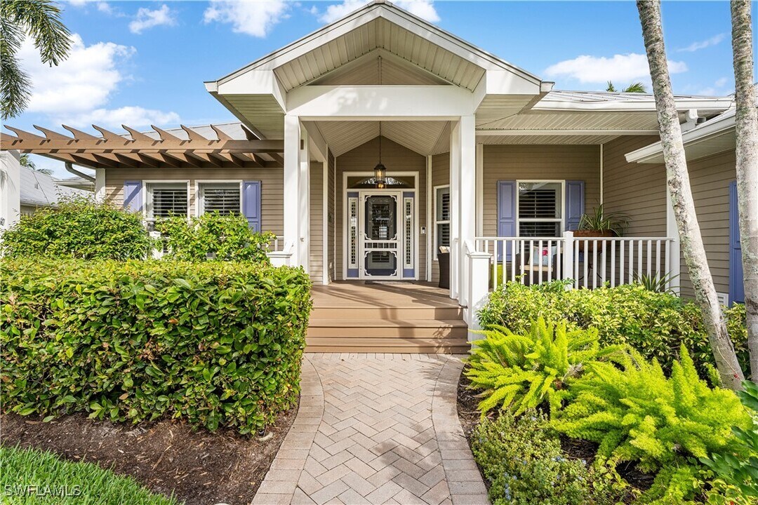12649 Coconut Creek Ct in Ft. Myers, FL - Foto de edificio