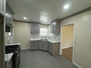 3639 Valihi Way-Unit -3639 in Glendale, CA - Building Photo - Building Photo