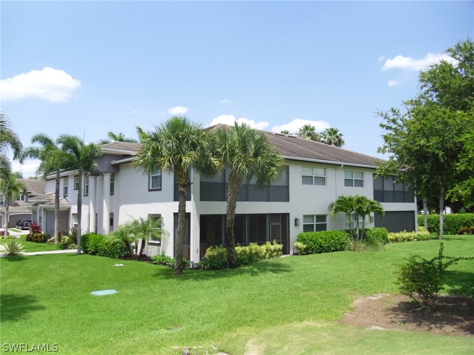 9391 Triana Terrace in Ft. Myers, FL - Foto de edificio