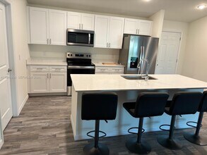 3223 NE 14th Ave in Cape Coral, FL - Building Photo - Building Photo