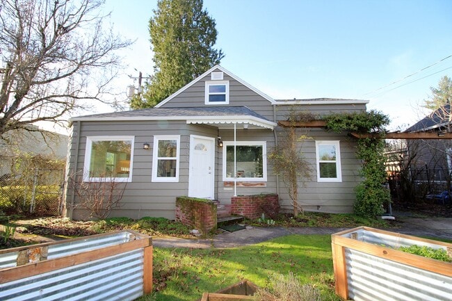 1005 NE 58th Ave in Portland, OR - Building Photo - Building Photo