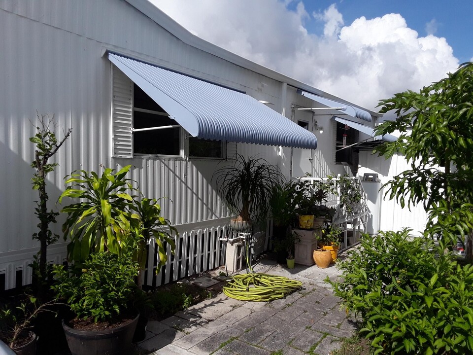 19900 NW 37th Ave in Miami Gardens, FL - Building Photo