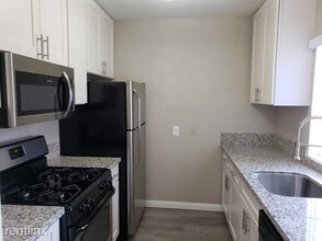 5256 E The Toledo in Long Beach, CA - Building Photo - Building Photo