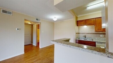 904 University Oaks Blvd, Unit 1 in College Station, TX - Foto de edificio - Building Photo