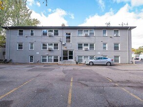 6715 Penn Ave S in Richfield, MN - Foto de edificio - Building Photo