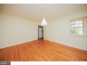 17 E Willow Grove Ave in Philadelphia, PA - Building Photo - Building Photo