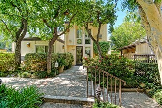 5261 Coldwater Canyon Ave in Los Angeles, CA - Building Photo - Building Photo