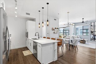 3131 N Central Ave, Unit 4001 in Phoenix, AZ - Building Photo