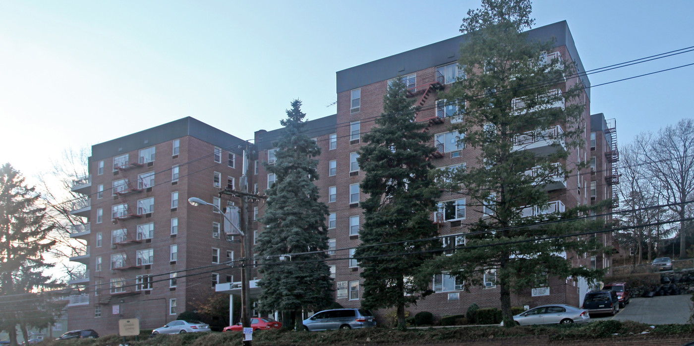 Glendale Gardens in Yonkers, NY - Building Photo