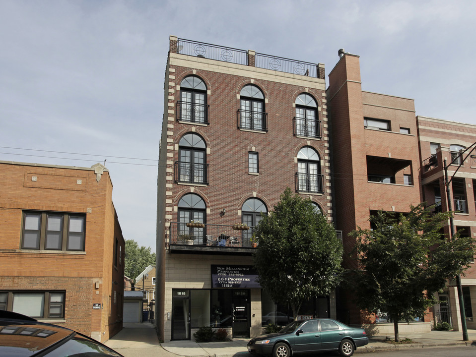 1818 W Belmont Ave in Chicago, IL - Building Photo