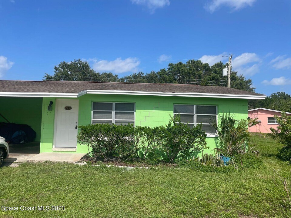 211 Begonia St in Melbourne, FL - Building Photo