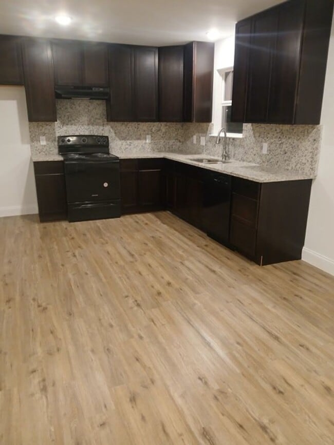 729 Oak Landing Cir in Kemp, TX - Building Photo - Building Photo