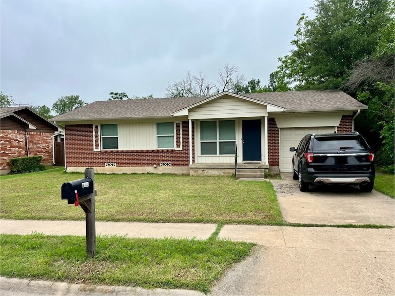 2005 Shawnee St in Denton, TX - Building Photo