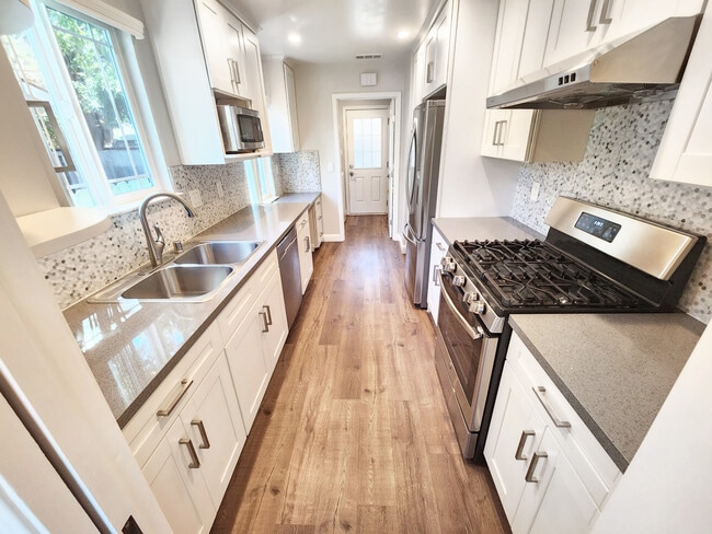 property at 5020 Rio Vista Ave