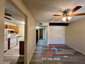 1223 Hopkins St in San Marcos, TX - Building Photo - Building Photo
