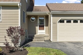 221 Parkerville Rd in Southborough, MA - Building Photo - Building Photo