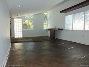 23861 Longacre St in Farmington, MI - Building Photo - Building Photo