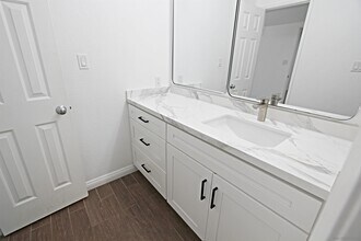 7545 Charmant Dr in San Diego, CA - Building Photo - Building Photo