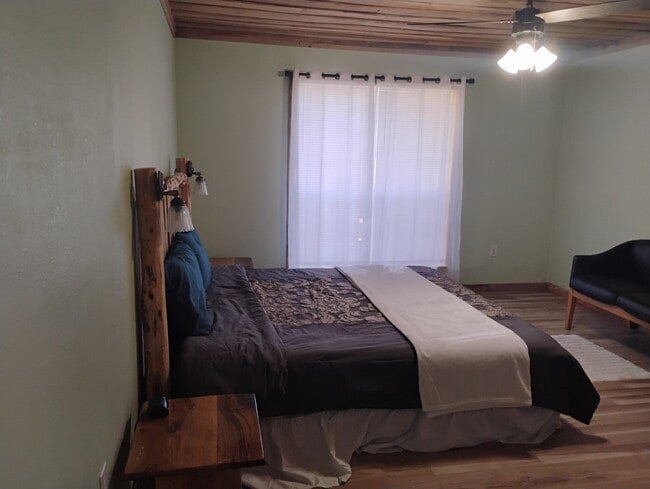 12232 County Rd 420 in Tyler, TX - Foto de edificio - Building Photo