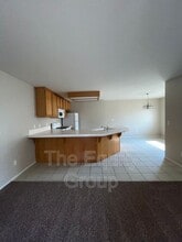 2521 W Lark Ave in Visalia, CA - Building Photo - Building Photo