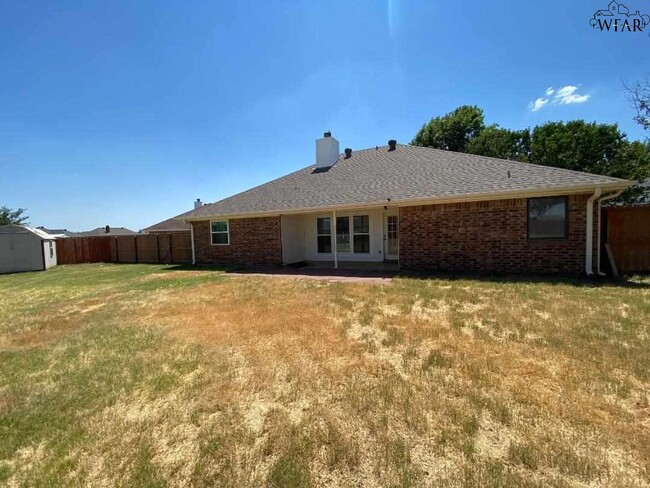 104 Chapman Cir in Burkburnett, TX - Foto de edificio - Building Photo