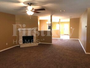 1401 Krista Dr in Burleson, TX - Foto de edificio - Building Photo