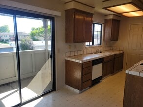 1058 Padre Dr, Unit 3 in Salinas, CA - Foto de edificio - Building Photo