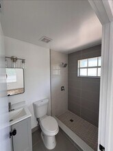 617 NW 3rd Ave, Unit C in Hallandale Beach, FL - Building Photo - Building Photo