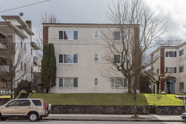 1602 Broadway E in Vancouver, BC - Building Photo - Building Photo