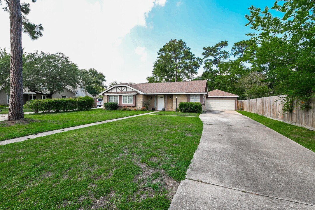 19406 Enchantington Cir in Spring, TX - Building Photo
