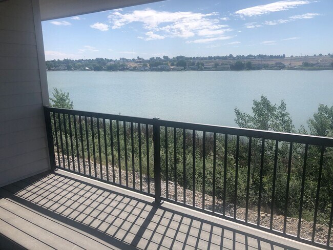 1417 W Lakeside Dr in Moses Lake, WA - Building Photo - Building Photo