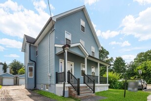 65 Anderson St, Unit 1 in Raritan, NJ - Building Photo
