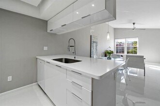 119 Waterside Dr, Unit 119 in Hypoluxo, FL - Building Photo - Building Photo