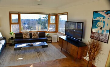 4109 NE 19th Ave, Unit B in Portland, OR - Building Photo - Building Photo