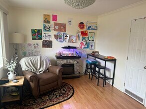 284 Semton Blvd, Unit Main level in Franklin Square, NY - Building Photo - Building Photo