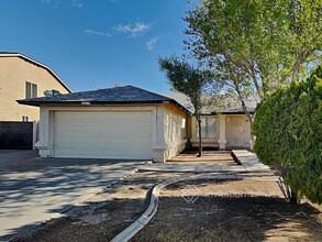 8652 W Alvarado Rd in Phoenix, AZ - Foto de edificio - Building Photo