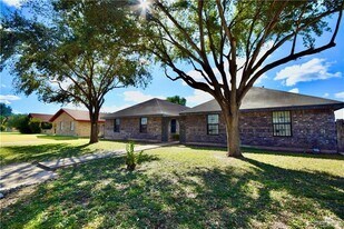 6 Norma Ln in Edinburg, TX - Building Photo